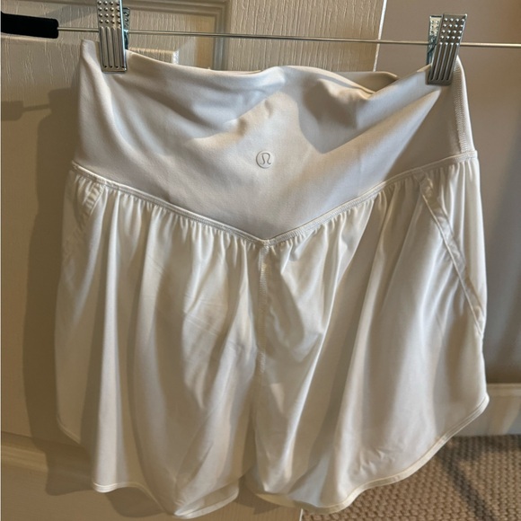 Lululemon Nulu and mesh high rise yoga short 3.5 - Picture 2 of 3